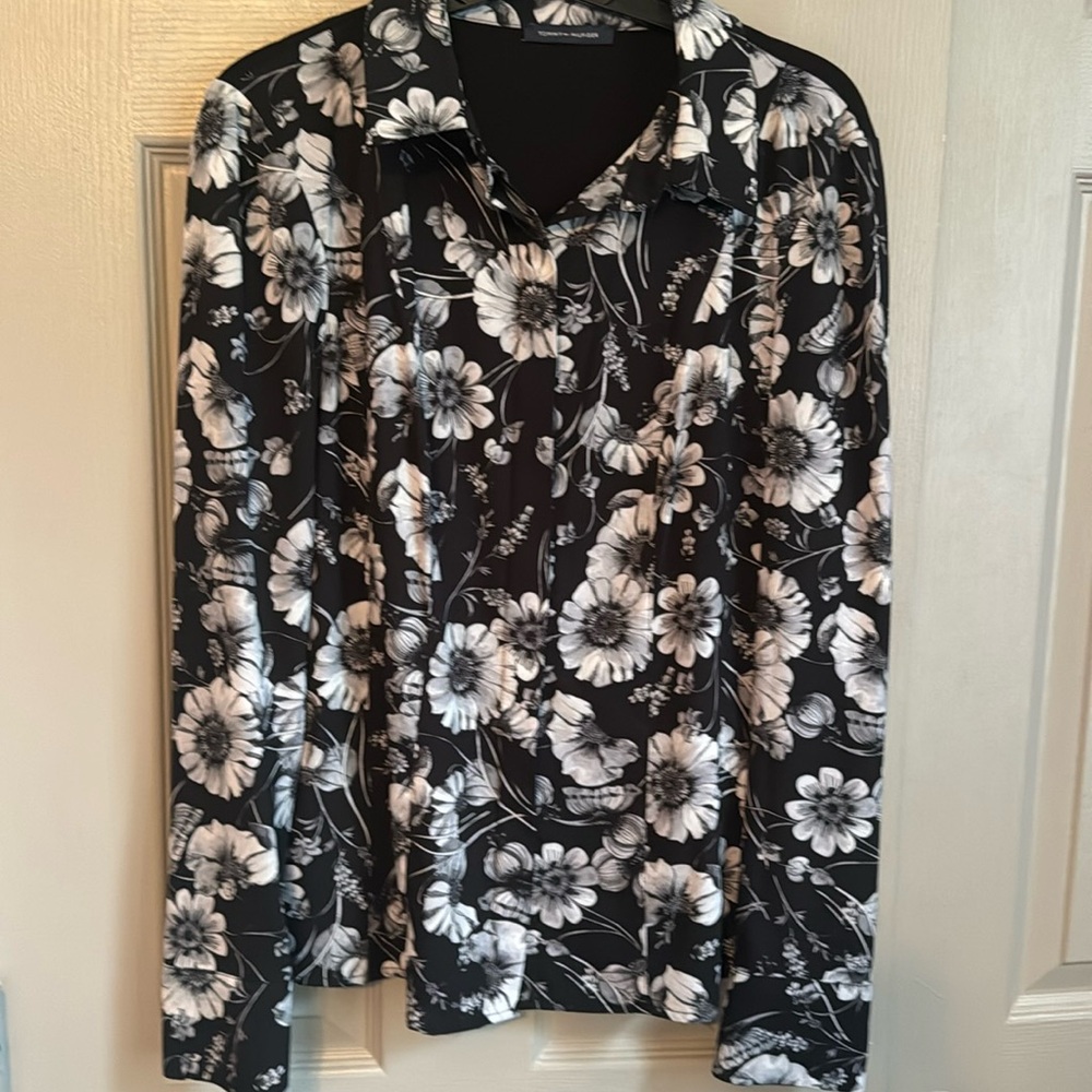 Tommy Hilfiger - Floral button down blouse - size medium